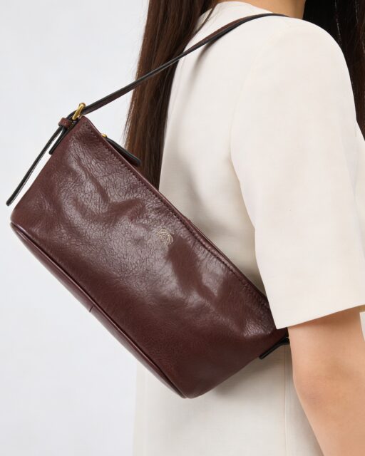 Sauso, genuine leather shoulder bag. 2026
Sauso, sac en cuir véritable.
More on rosalparis.com