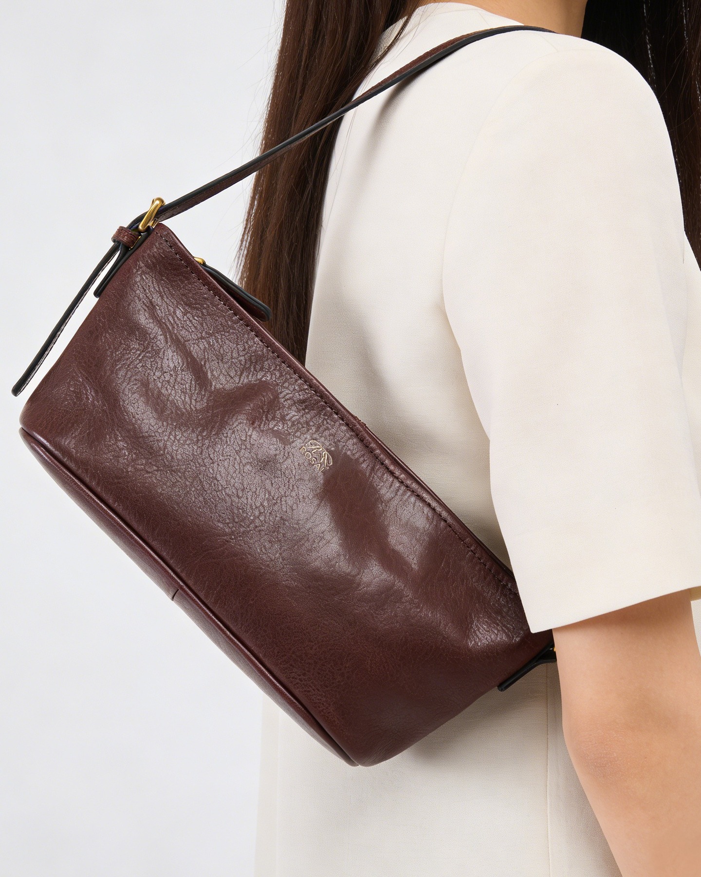 Sauso, genuine leather shoulder bag. 2026
Sauso, sac en cuir véritable.
More on rosalparis.com