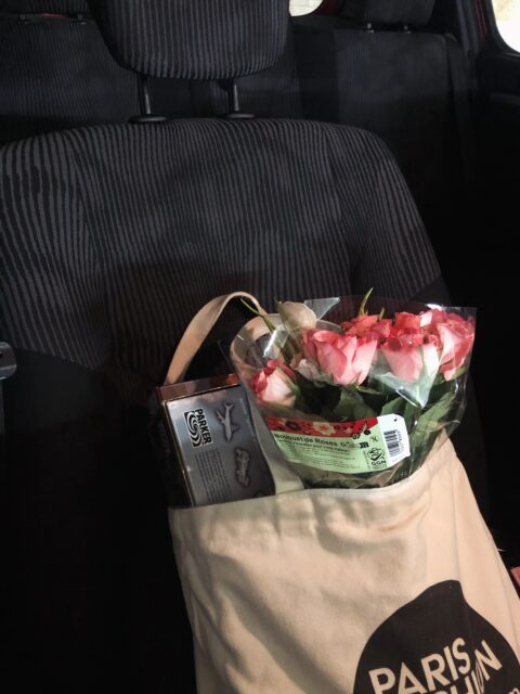 Week-end stuff.
#flowers #paris #handbag #fyp